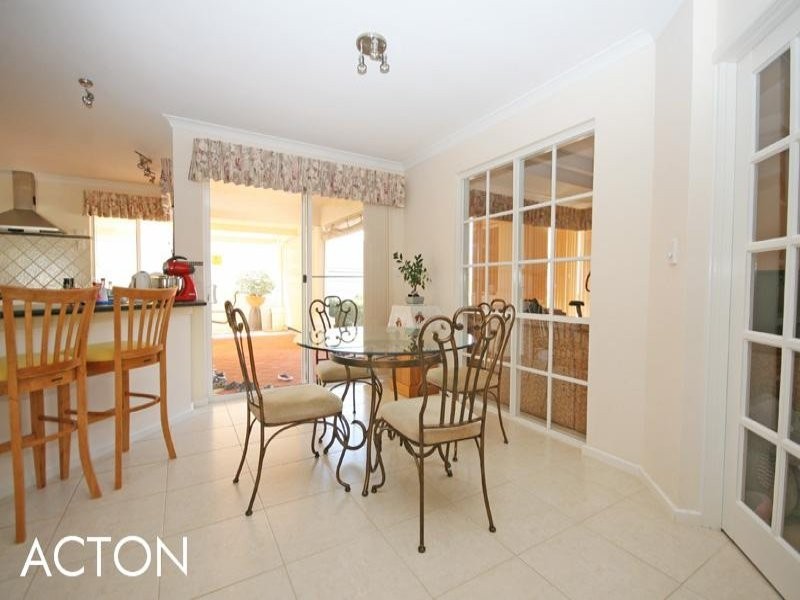 35 Rialto Place, Halls Head WA 6210