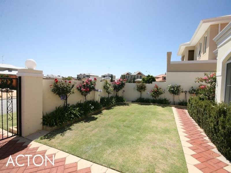 35 Rialto Place, Halls Head WA 6210