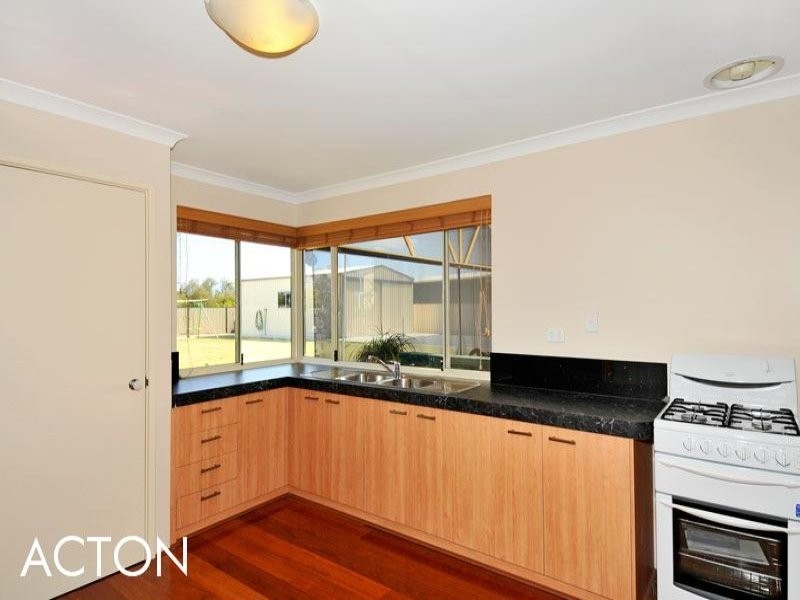 57 Country Road, Pinjarra WA 6208