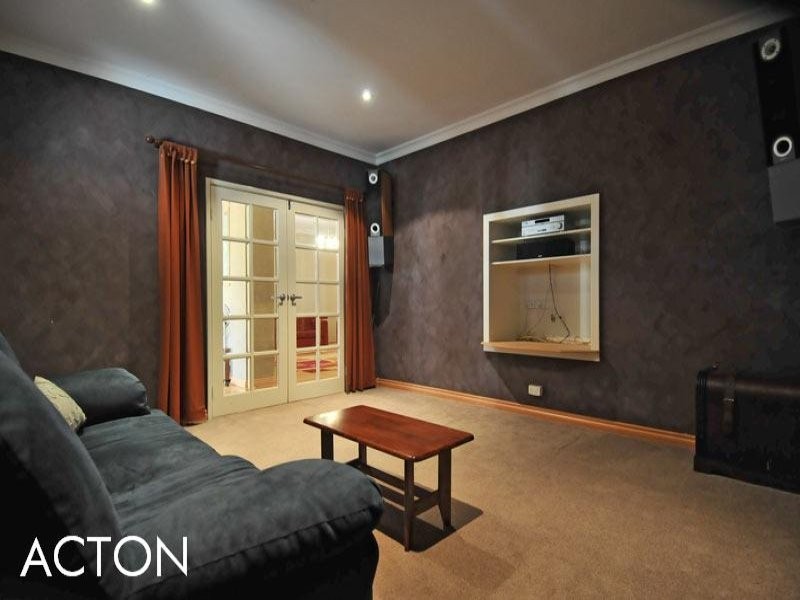 13 Portrush Parade, Meadow Springs WA 6210