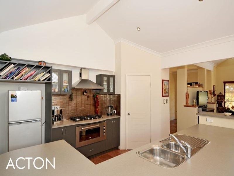 5 Black Swan View, Dudley Park WA 6210