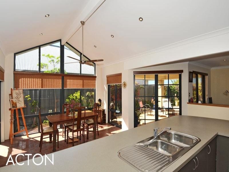 5 Black Swan View, Dudley Park WA 6210