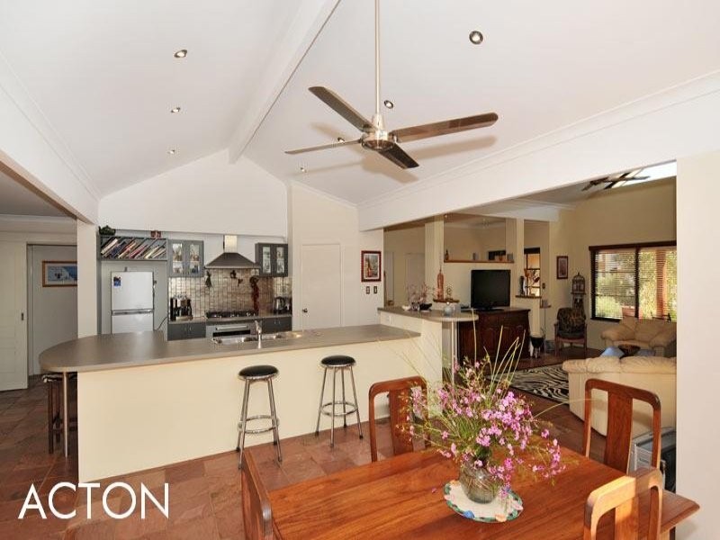 5 Black Swan View, Dudley Park WA 6210