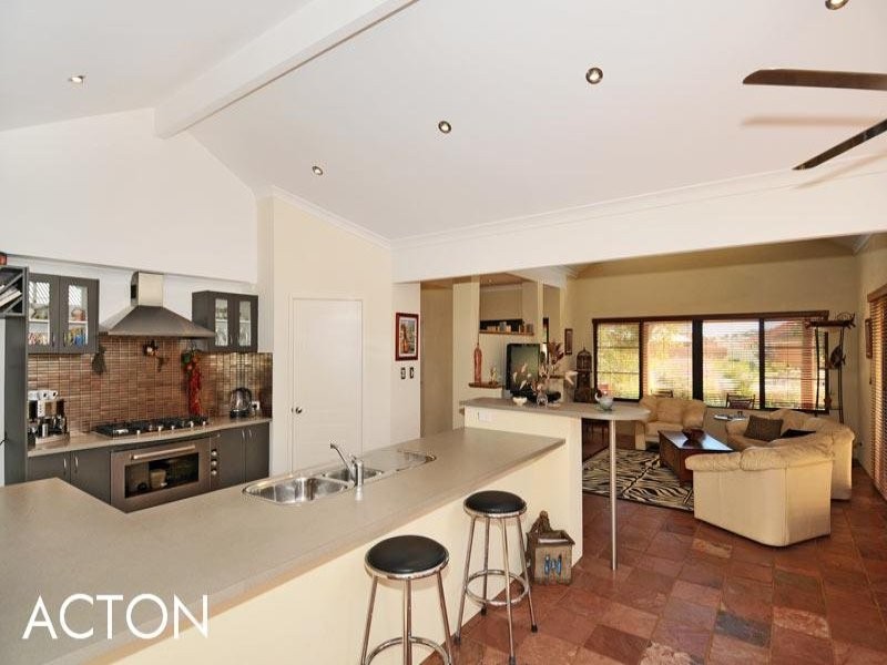 5 Black Swan View, Dudley Park WA 6210