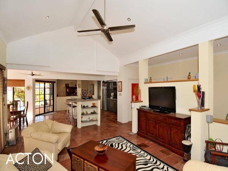 5 Black Swan View, Dudley Park WA 6210