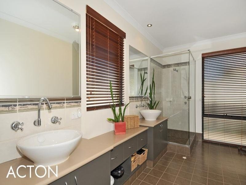 5 Black Swan View, Dudley Park WA 6210