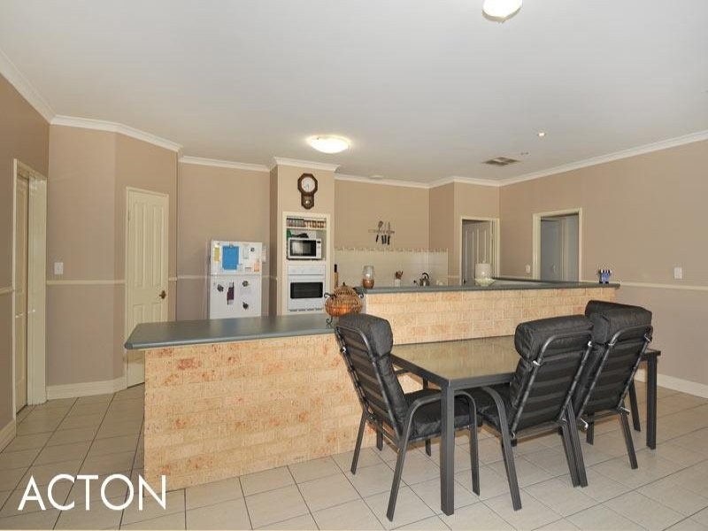 41 Summerlea Avenue, Meadow Springs WA 6210