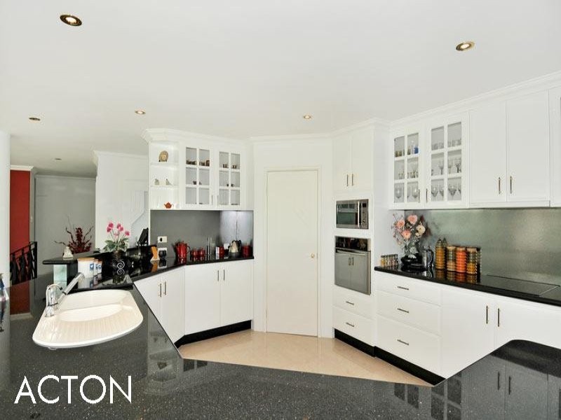 11 Reverie Mews, Halls Head WA 6210