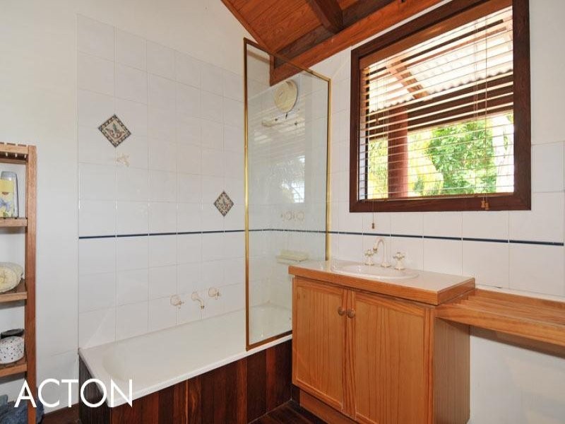 2 Nutbush Avenue, Falcon WA 6210