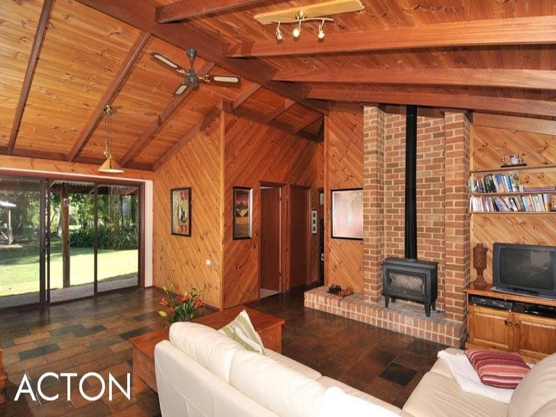 2 Nutbush Avenue, Falcon WA 6210