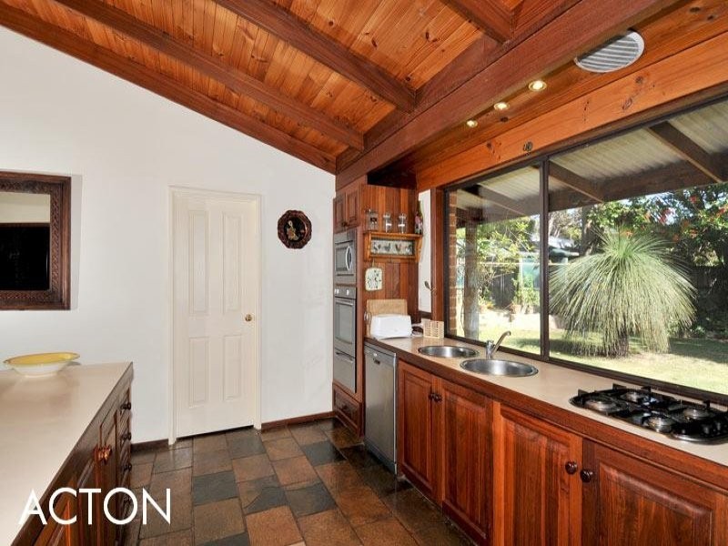 2 Nutbush Avenue, Falcon WA 6210