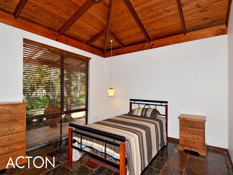 2 Nutbush Avenue, Falcon WA 6210