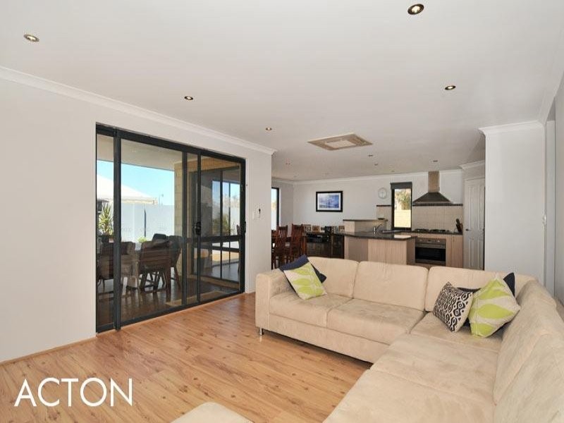 2 Bush View, Wannanup WA 6210