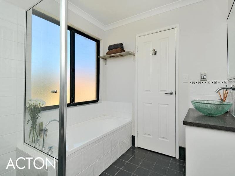 2 Bush View, Wannanup WA 6210