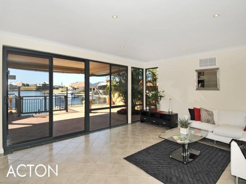 21 Eunamara Retreat, Halls Head WA 6210