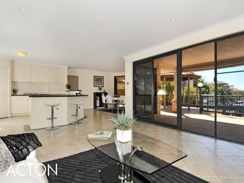 21 Eunamara Retreat, Halls Head WA 6210