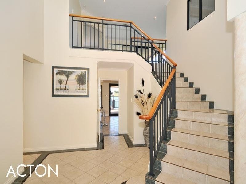 21 Eunamara Retreat, Halls Head WA 6210