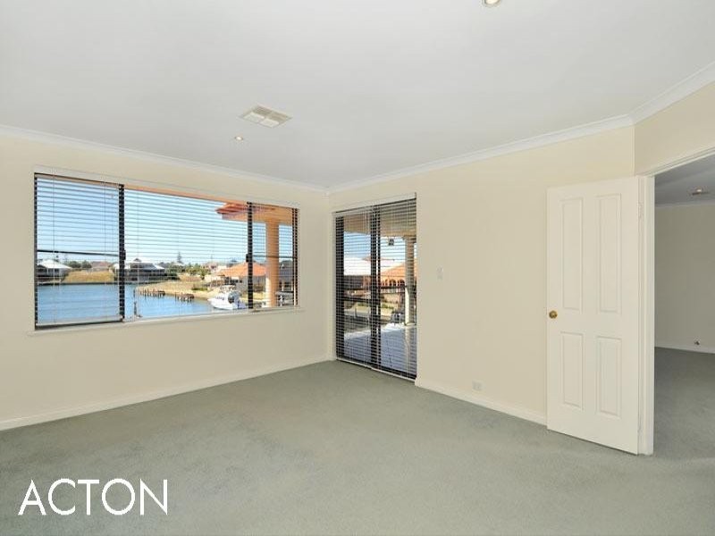 21 Eunamara Retreat, Halls Head WA 6210