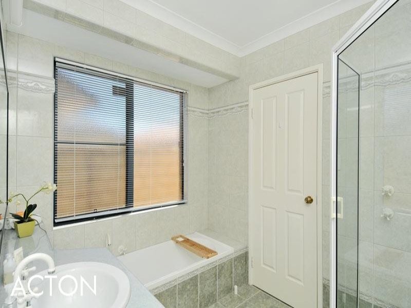21 Eunamara Retreat, Halls Head WA 6210