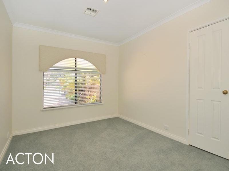 21 Eunamara Retreat, Halls Head WA 6210