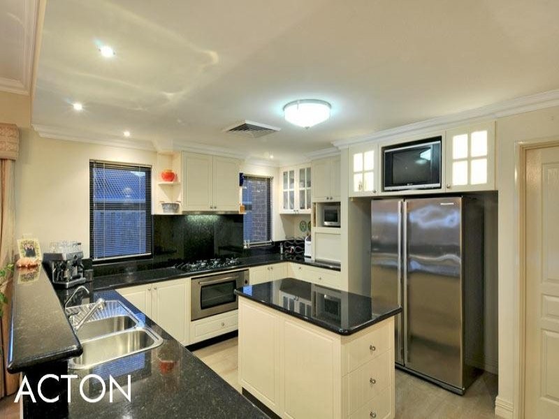 10 Cordia Way, Halls Head WA 6210