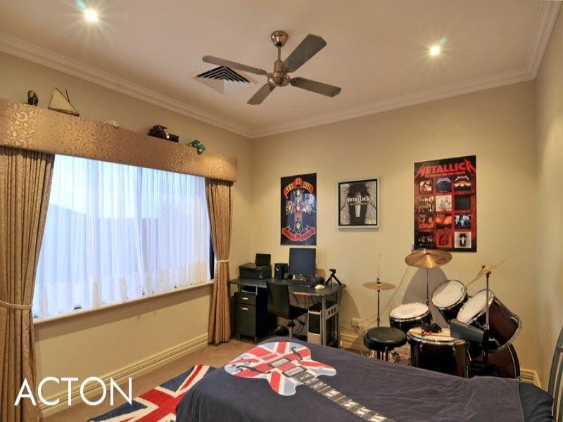 10 Cordia Way, Halls Head WA 6210