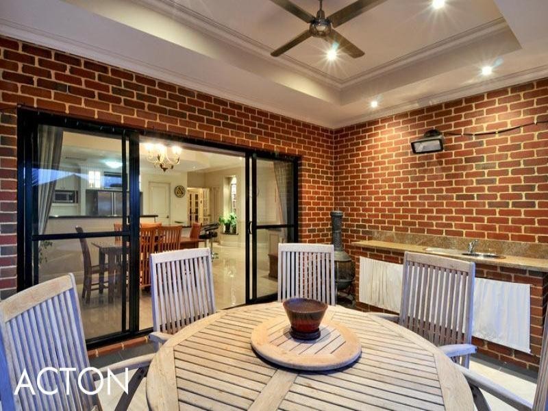 10 Cordia Way, Halls Head WA 6210