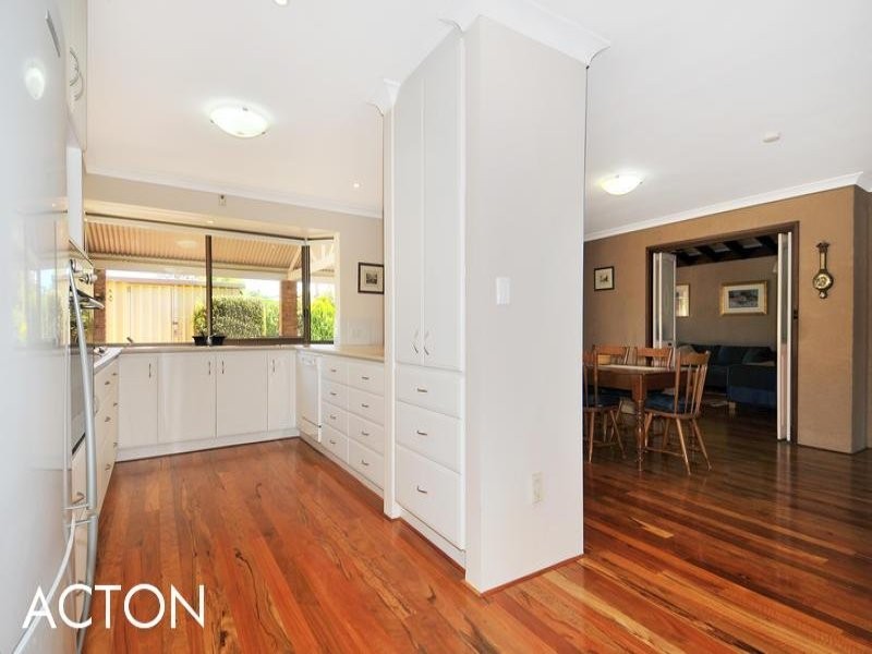 6 Banyon Close, Halls Head WA 6210