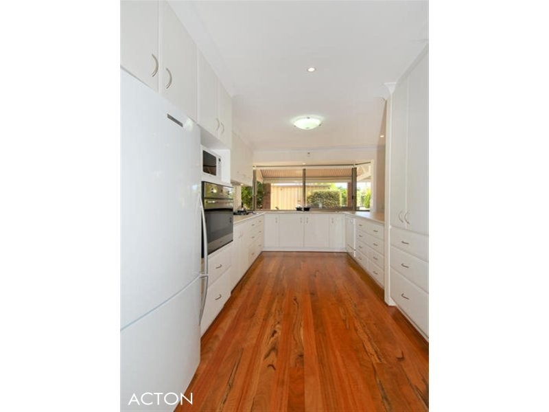 6 Banyon Close, Halls Head WA 6210