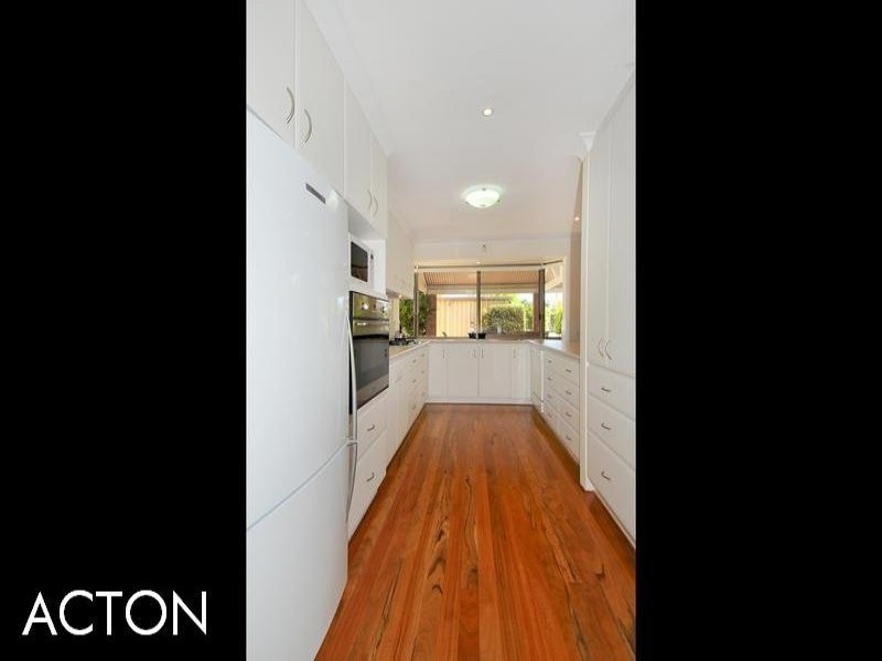 6 Banyon Close, Halls Head WA 6210