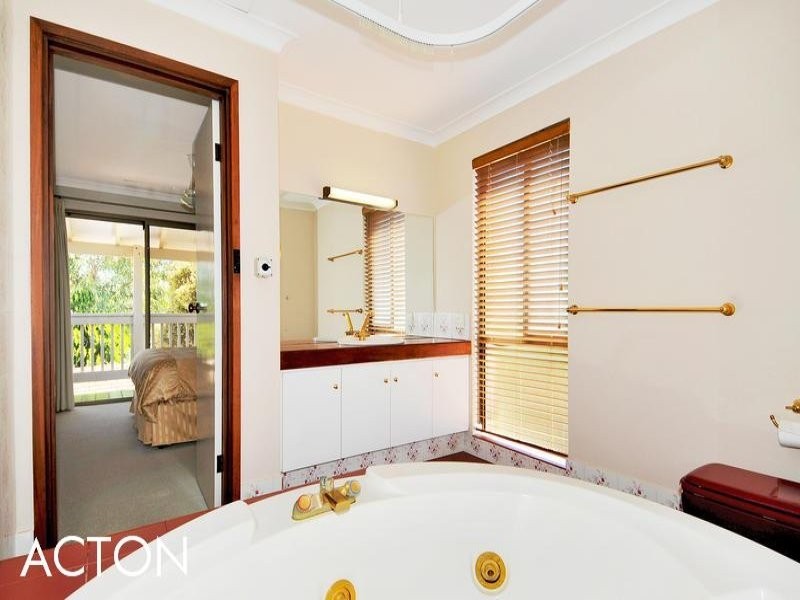 6 Banyon Close, Halls Head WA 6210