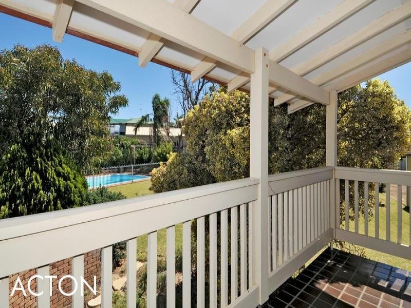 6 Banyon Close, Halls Head WA 6210