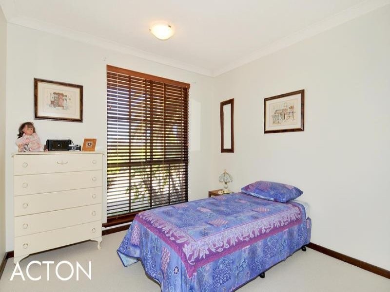 6 Banyon Close, Halls Head WA 6210