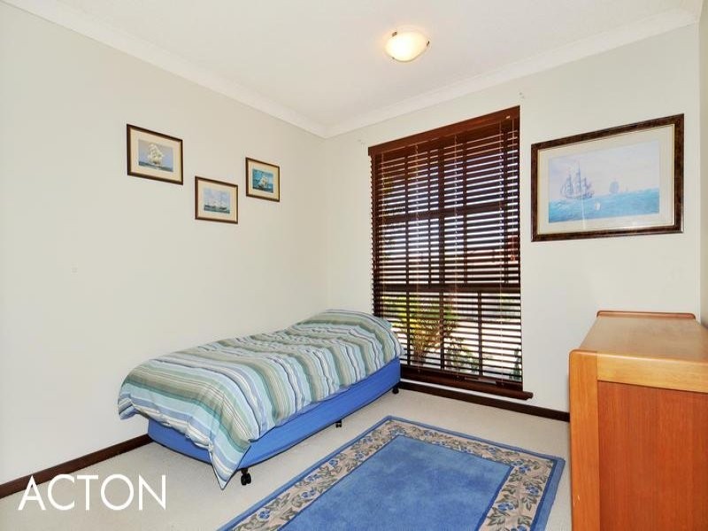 6 Banyon Close, Halls Head WA 6210