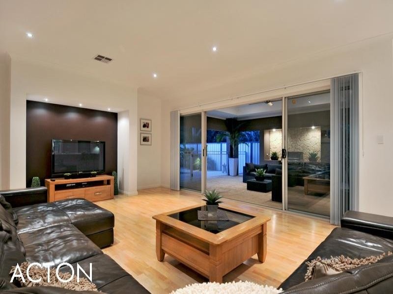 61 Camden Way, Meadow Springs WA 6210