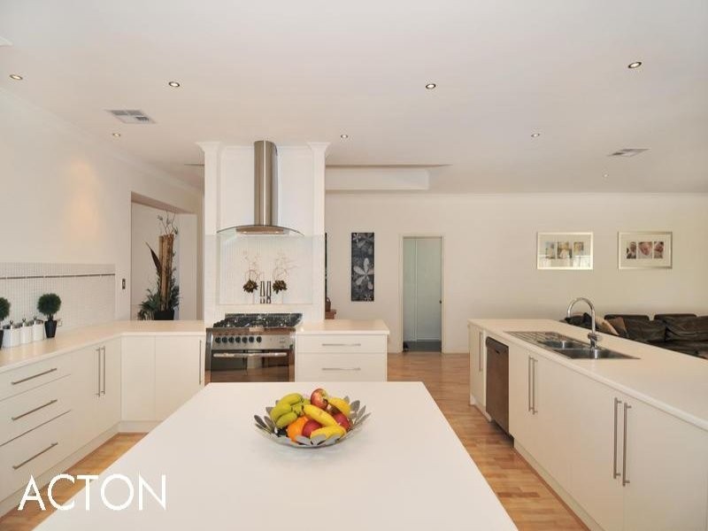 61 Camden Way, Meadow Springs WA 6210