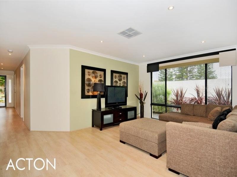 74 Northport Boulevard, Wannanup WA 6210