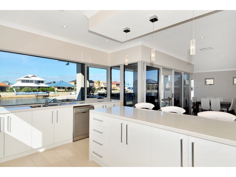 37 Erins Isle, Dudley Park WA 6210