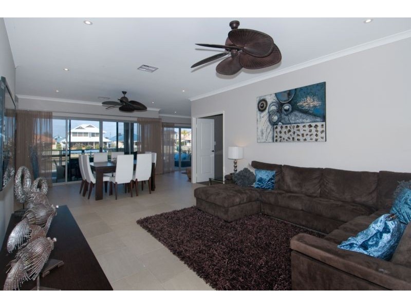 37 Erins Isle, Dudley Park WA 6210