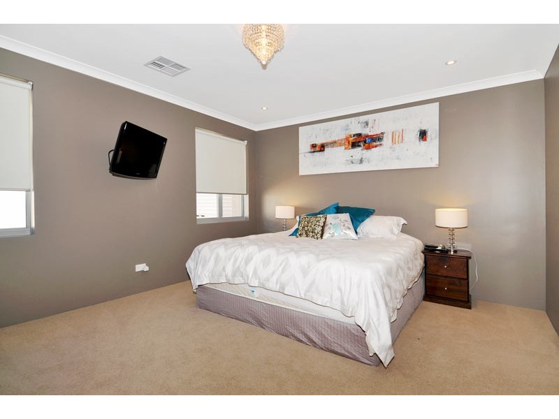 37 Erins Isle, Dudley Park WA 6210