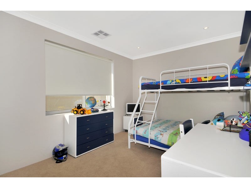 37 Erins Isle, Dudley Park WA 6210