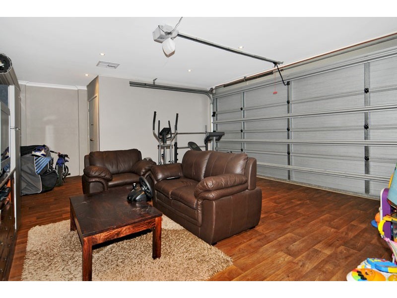 37 Erins Isle, Dudley Park WA 6210