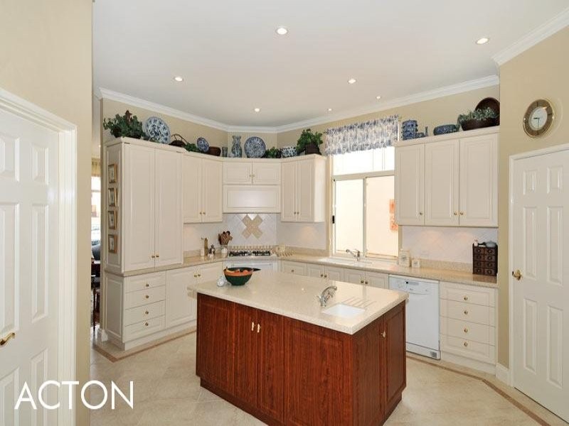 16 Baudin Way, Wannanup WA 6210