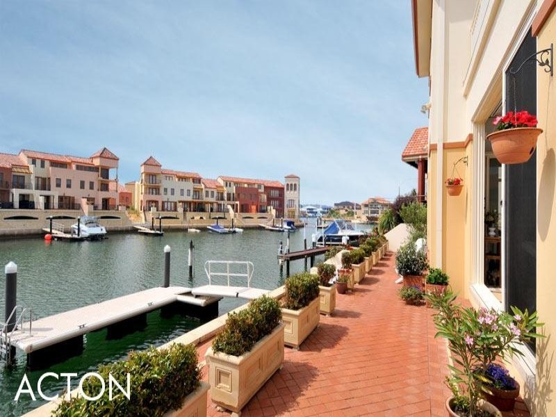 16 Baudin Way, Wannanup WA 6210