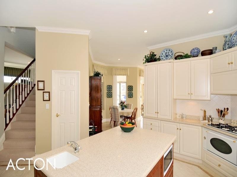 16 Baudin Way, Wannanup WA 6210