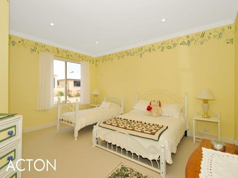 16 Baudin Way, Wannanup WA 6210