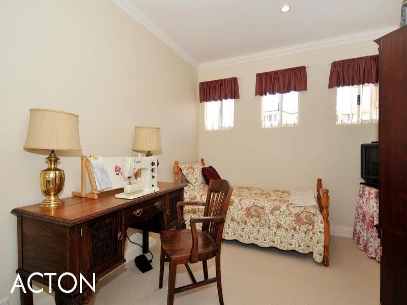 16 Baudin Way, Wannanup WA 6210