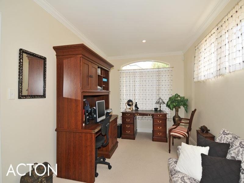 16 Baudin Way, Wannanup WA 6210