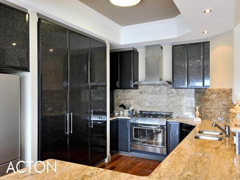 8 Brindabella Crescent, Halls Head WA 6210