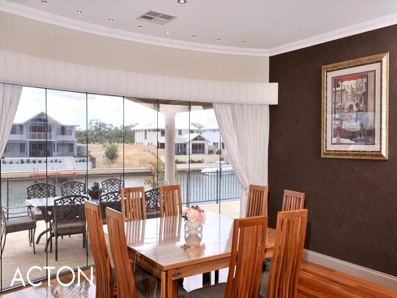 8 Brindabella Crescent, Halls Head WA 6210